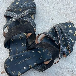 Cute “LV” sparkling slides